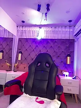 Snapshot of Sussan__ chatting on 11.28.25 Sussan online show from 11.28.25