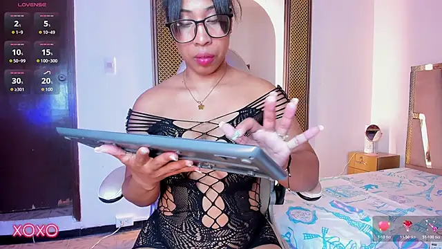 Elowen Clark online show from 12.16.25