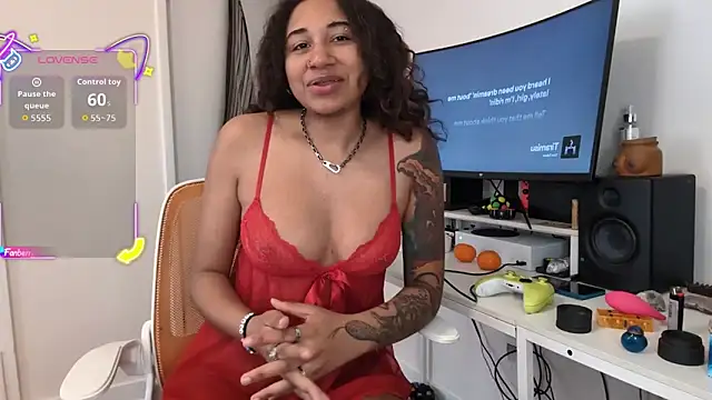 Snapshot of onlystrings chatting on 02.13.26 onlystrings online show from 02.13.26