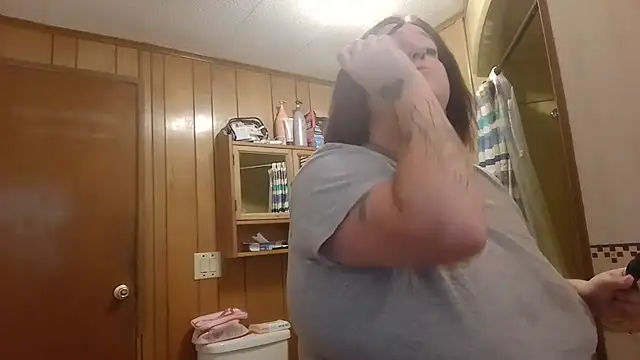 Snapshot of vanessraine chatting on 09.10.25 vanessraine online show from 09.10.25