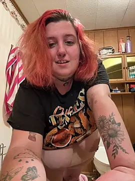 Snapshot of vanessraine chatting on 12.16.25 vanessraine online show from 12.16.25