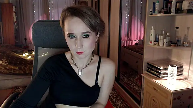 Snapshot of ClassyInna chatting on 10.30.25 ClassyInna online show from 10.30.25