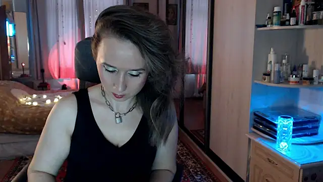 Snapshot of ClassyInna chatting on 11.11.25 ClassyInna online show from 11.11.25