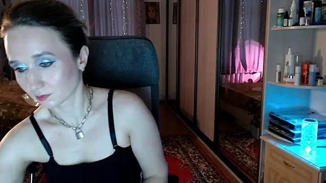 Snapshot of ClassyInna chatting on 12.03.25 ClassyInna online show from 12.03.25