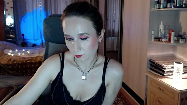 Snapshot of ClassyInna chatting on 12.05.25 ClassyInna online show from 12.05.25