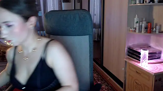 Snapshot of ClassyInna chatting on 12.15.25 ClassyInna online show from 12.15.25