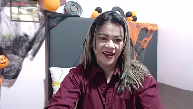 pamela echeverria online show from 10.18.25