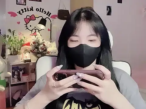 keelinnn19 online show from 12.13.25