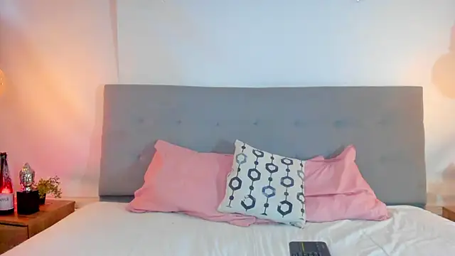 Luna Claire online show from 10.03.25