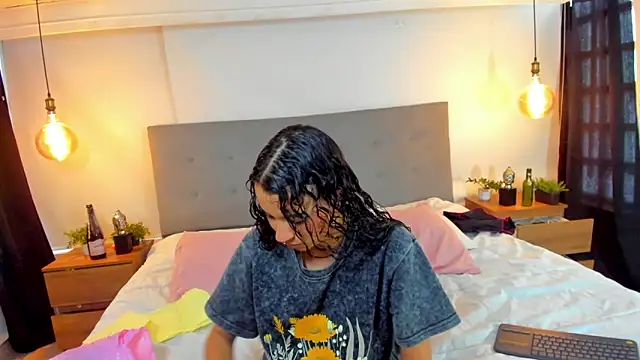 Luna Claire online show from 10.27.25