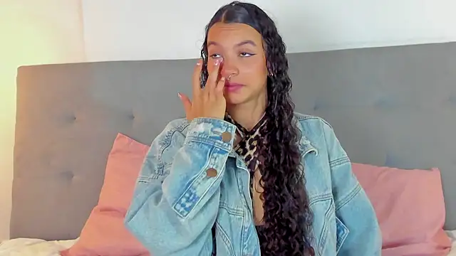 Luna Claire online show from 11.12.25