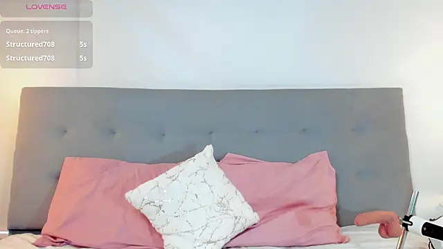 Luna Claire online show from 11.16.25