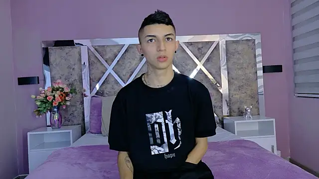 Snapshot of NickandAbby_ chatting on 10.27.25 NickandAbby online show from 10.27.25