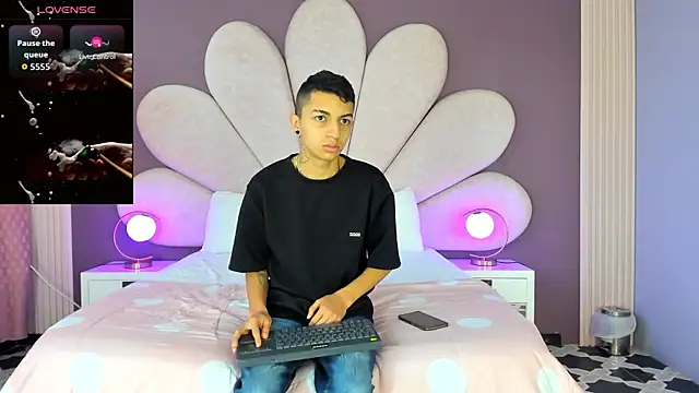 Snapshot of NickandAbby_ chatting on 11.14.25 NickandAbby online show from 11.14.25