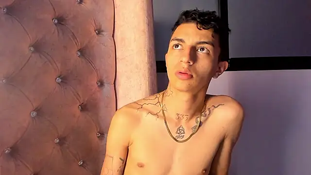 Snapshot of NickandAbby_ chatting on 03.08.26 NickandAbby online show from 03.08.26