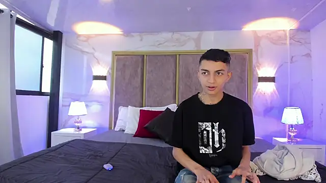 Snapshot of NickandAbby_ chatting on 04.07.26 NickandAbby online show from 04.07.26