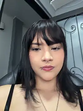 Snapshot of TatiLee chatting on 04.28.26 TatiLee online show from 04.28.26
