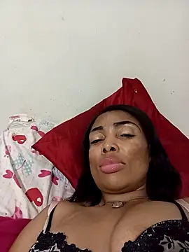 Snapshot of SEXYMOANSXX chatting on 04.28.26 SEXYMOANSXX online show from 04.28.26