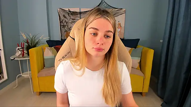 SweetyLicky online show from 10.27.25