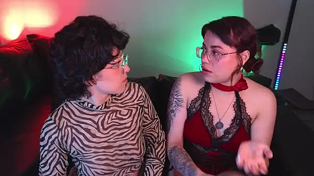 Snapshot of marsearth22_ chatting on 10.31.25 marsearth22 online show from 10.31.25