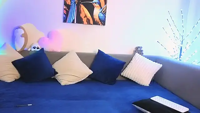 Bella Hillss online show from 03.17.26