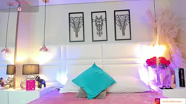 Snapshot of Viollet_xoxo chatting on 11.13.25 Viollet xoxo online show from 11.13.25