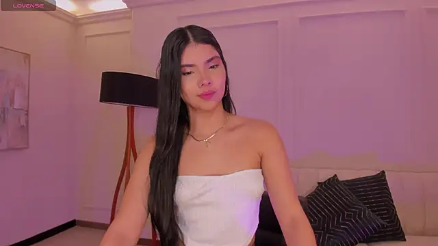 MiaLaurence online show from 11.23.25