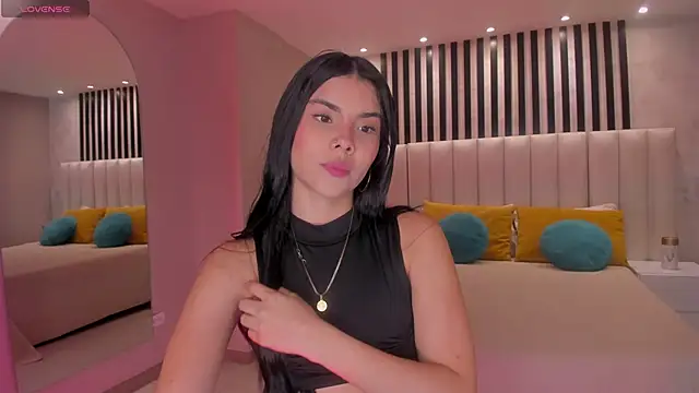 MiaLaurence online show from 12.14.25