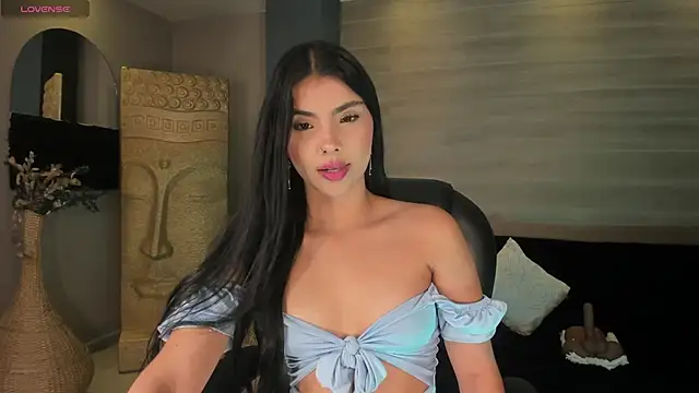 MiaLaurence online show from 04.08.26