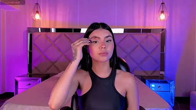 MiaLaurence online show from 05.09.26