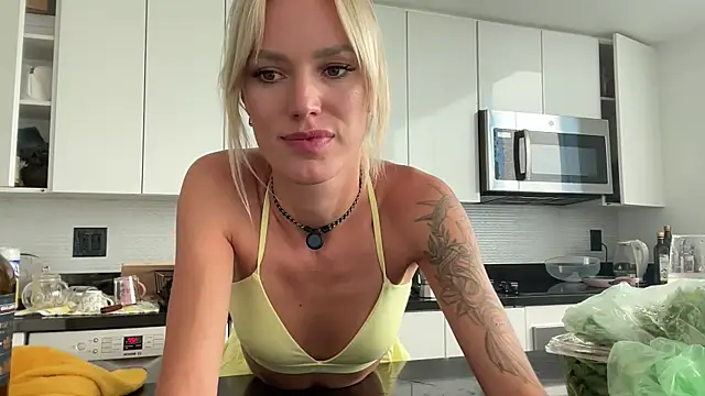 Snapshot of Ohbabykelly chatting on 04.28.26 Ohbabykelly online show from 04.28.26