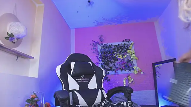 Katy bratz  online show from 09.22.25