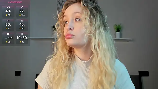 Snapshot of Julliakoill chatting on 11.06.25 Julliakoill online show from 11.06.25