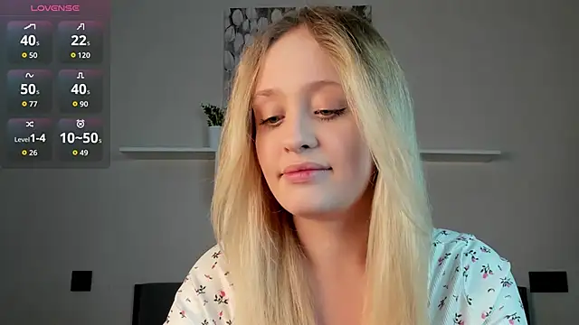 Snapshot of Julliakoill chatting on 11.15.25 Julliakoill online show from 11.15.25