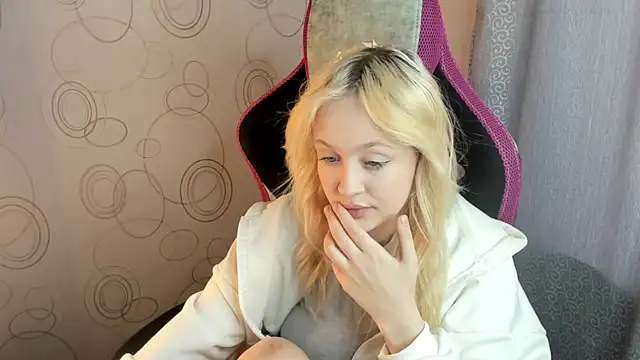 Snapshot of Julliakoill chatting on 02.07.26 Julliakoill online show from 02.07.26