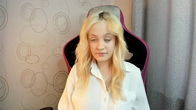 Snapshot of Julliakoill chatting on 02.10.26 Julliakoill online show from 02.10.26