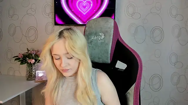 Snapshot of Julliakoill chatting on 02.12.26 Julliakoill online show from 02.12.26