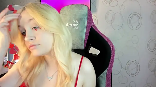 Snapshot of Julliakoill chatting on 02.14.26 Julliakoill online show from 02.14.26