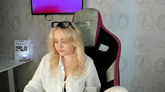 Snapshot of Julliakoill chatting on 03.03.26 Julliakoill online show from 03.03.26