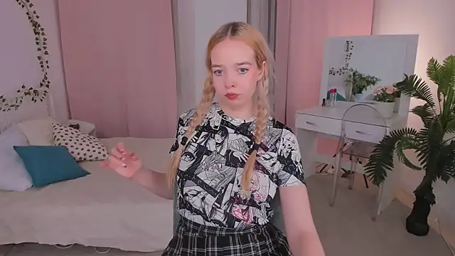 BellaMontgomery online show from 10.11.25