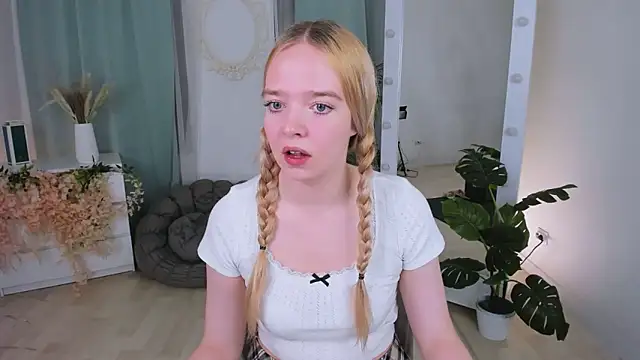 BellaMontgomery online show from 11.04.25