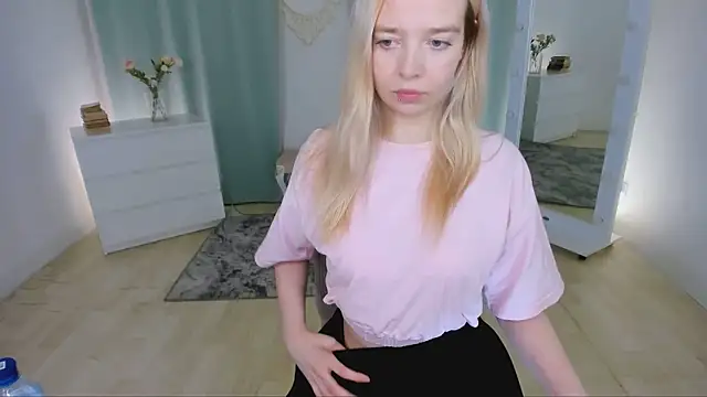 Snapshot of BellaMontgomery chatting on 08.02.26 BellaMontgomery online show from 08.02.26
