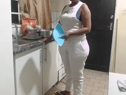 Snapshot of CouplesX96xx chatting on 11.02.25 CouplesX96xx online show from 11.02.25