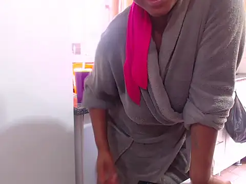 Snapshot of CouplesX96xx chatting on 11.18.25 CouplesX96xx online show from 11.18.25