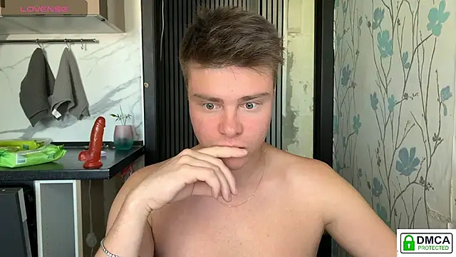 Snapshot of holy_eggs_02 chatting on 09.12.25 holy eggs 02 online show from 09.12.25