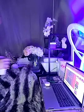 Snapshot of iamlalamilano chatting on 02.18.26 iamlalamilano online show from 02.18.26