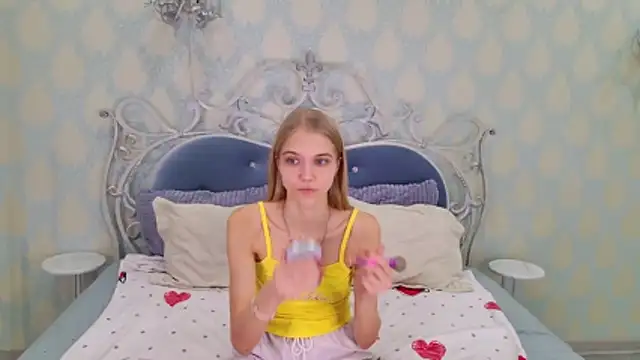 4example Chloe online show from 11.21.25