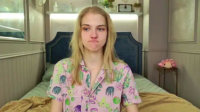 4example Chloe online show from 03.15.26