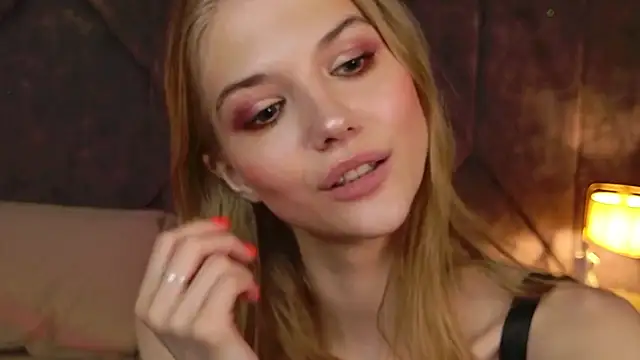 4example Chloe online show from 04.11.26