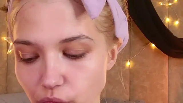 4example Chloe online show from 04.17.26